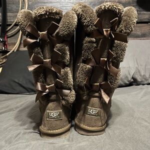 UGG Bailey bows size: 9